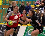 Frankfurt (Oder), 30.11.2019 - FHC vs MTV Heide 36:31 Jessica Jander versucht sich gegen die Heiderin Levke Kretschmann rechts) durchzusetzen.